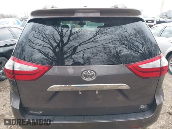 ✅ 2015 Toyota Sienna Limited • VIN: 5TDDK3DCXFS100341 • Lot: 41245558. Listed on IAAI with 114,854 mi. Free auction sales archive from the USA and detailed vehicle history report at DreamBid. Image 16.