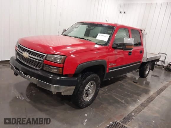 ✅ 2005 Chevrolet Silverado 2500HD LS • VIN: 1GCHK23235F812421 • Lot: 42096187. Wystawiony na IAAI z przebiegiem 328 958 mil. Bezpłatny archiwum sprzedaży aukcyjnych z USA i szczegółowy raport historii pojazdu na DreamBid. Zdjęcie 19.