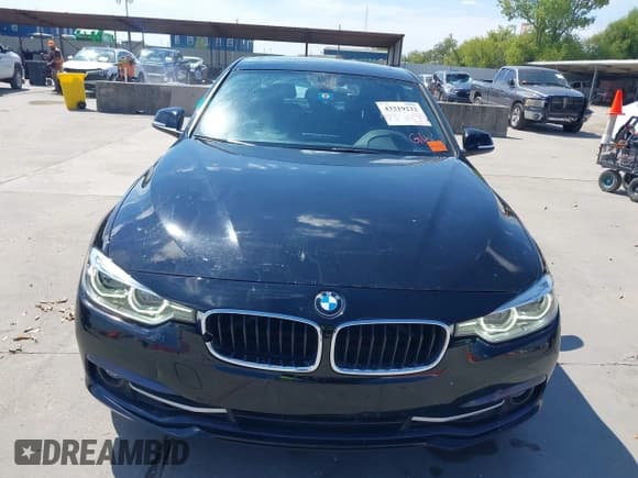 ✅ 2018 BMW 3 Series 330i • VIN: WBA8B9C54JEE83246 • Lot: 43319232. Listed on IAAI with 55,385 mi. Free auction sales archive from the USA and detailed vehicle history report at DreamBid. Image 13.