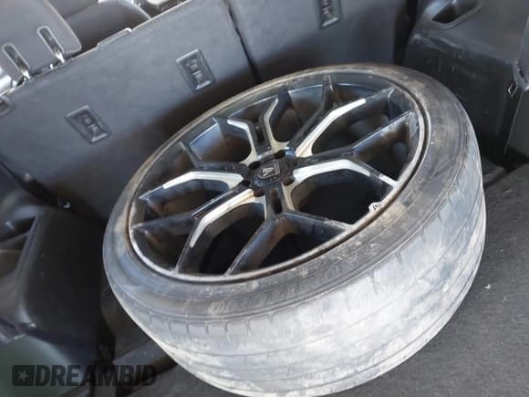 ✅ 2018 GMC Acadia SLE • VIN: 1GKKNKLA9JZ224640 • Lot: 42566158. Listed on IAAI with 196,481 mi. Free auction sales archive from the USA and detailed vehicle history report at DreamBid. Image 12.