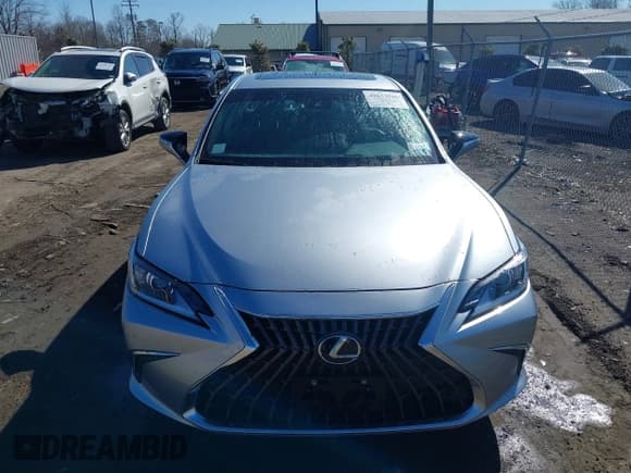 ✅ 2025 Lexus ES 350 • VIN: 58ADZ1B1XSU185483 • Lot: 41632500. Listed on IAAI with 4,462 mi. Free auction sales archive from the USA and detailed vehicle history report at DreamBid. Image 6.
