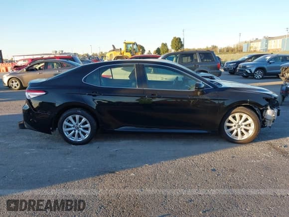 ✅ 2018 Toyota Camry LE • VIN: 4T1B11HK3JU103355 • Lot: 43582587. Listed on IAAI with 103,270 mi. Free auction sales archive from the USA and detailed vehicle history report at DreamBid. Image 14.