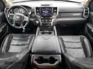 ✅ 2019 Ram 1500 Laramie • VIN: 1C6SRFJT2KN734498 • Lot: 82745235. Wystawiony na Copart z przebiegiem 119 499 mil. Bezpłatny archiwum sprzedaży aukcyjnych z USA i szczegółowy raport historii pojazdu na DreamBid. Zdjęcie 8.