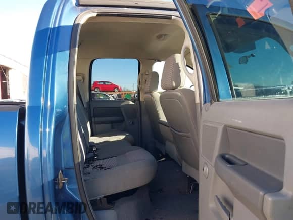 2006 Dodge 3500 SLT z VIN 3D7LX38C96G265695, wystawiony jako IAAI lot #41546242 z przebiegiem 226 757 mil mil oraz . Historia ofert i sprzedaży dostępna na DreamBid. Obrazek 8.