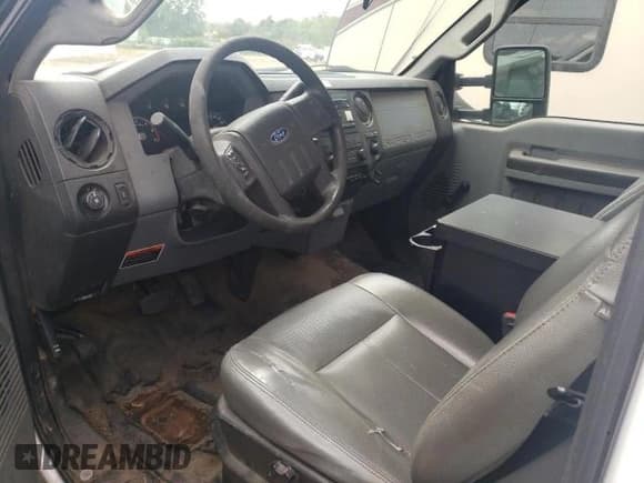 ✅ 2012 Ford F-450 XL • VIN: 1FDUF4GY1CEC97706 • Lot: 73559384. Wystawiony na Copart z przebiegiem Nie podano. Bezpłatny archiwum sprzedaży aukcyjnych z USA i szczegółowy raport historii pojazdu na DreamBid. Zdjęcie 8.