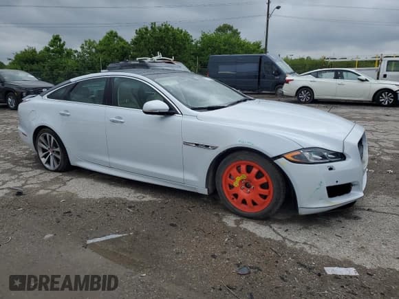 ✅ 2016 Jaguar XJ R-Sport • VIN: SAJWJ1CD1G8W01152 • Lot: 57673925. Listed on Copart with 23,950 mi. Free auction sales archive from the USA and detailed vehicle history report at DreamBid. Image 4.