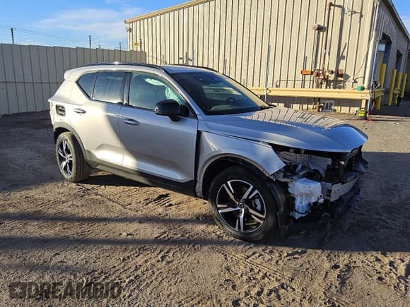 ✅ 2024 Volvo XC40 Core Bright Theme • VIN: YV4L12UKXR2338084 • Lot: 82856034. Listed on Copart with 9,443 mi. Free auction sales archive from the USA and detailed vehicle history report at DreamBid. Image 4.