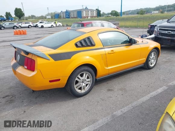 ✅ 2007 Ford Mustang Deluxe • VIN: 1ZVFT80N875240354 • Lot: 43295645. Listed on IAAI with 182,107 mi. Free auction sales archive from the USA and detailed vehicle history report at DreamBid. Image 4.