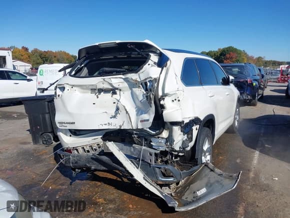 ✅ 2017 Toyota Highlander Limited Platinum • VIN: 5TDYZRFH5HS218017 • Lot: 43569903. Listed on IAAI with 221,162 mi. Free auction sales archive from the USA and detailed vehicle history report at DreamBid. Image 6.