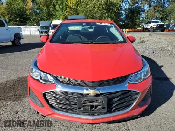 ✅ 2019 Chevrolet Cruze LS • VIN: 1G1BC5SM9K7142136 • Lot: 82136325. Listed on Copart with 53,256 mi. Free auction sales archive from the USA and detailed vehicle history report at DreamBid. Image 5.