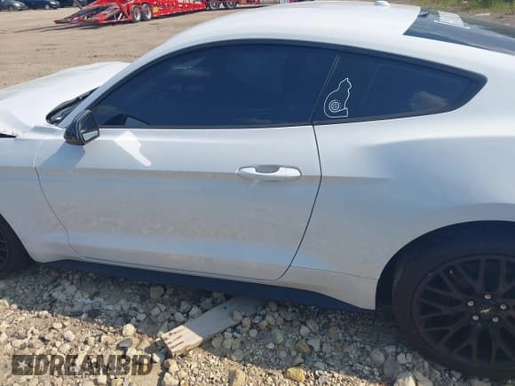 ✅ 2018 Ford Mustang EcoBoost • VIN: 1FA6P8TH1J5133852 • Лот: 42994215. Опубликован ранее на IAAI с пробегом 118 525 миль. Бесплатный доступ к архиву аукционных продаж из США и подробный отчёт об истории автомобиля на DreamBid. Изображение 14.