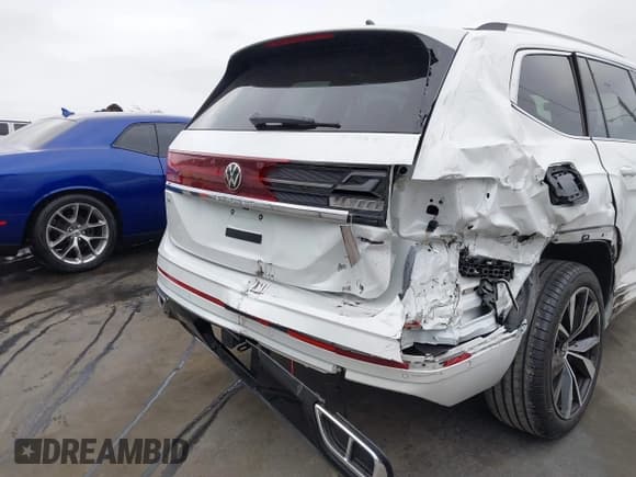 ✅ 2024 Volkswagen Atlas SEL Premium R-Line • VIN: 1V2FR2CA7RC543176 • Lot: 42358945. Wystawiony na IAAI z przebiegiem 7 066 mil. Bezpłatny archiwum sprzedaży aukcyjnych z USA i szczegółowy raport historii pojazdu na DreamBid. Zdjęcie 6.