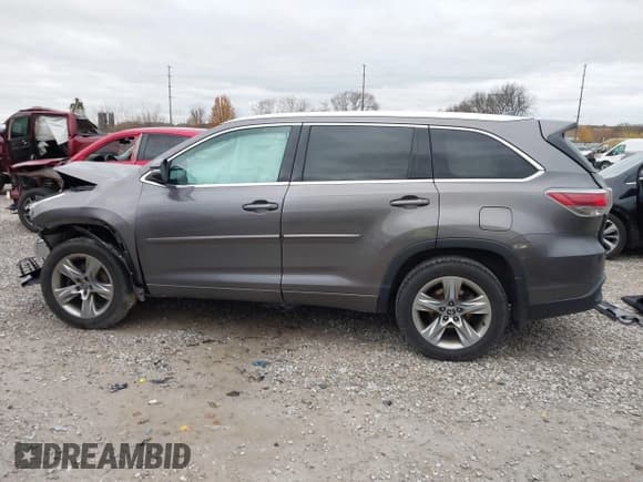 ✅ 2016 Toyota Highlander Limited • VIN: 5TDDKRFH4GS339879 • Lot: 43787140. Listed on IAAI with 150,794 mi. Free auction sales archive from the USA and detailed vehicle history report at DreamBid. Image 14.