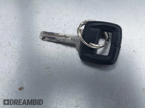 ✅ 1996 Volvo 960 • VIN: YV1KS9607T1077603 • Lot: 42987424. Wystawiony na IAAI z przebiegiem 89 977 mil. Bezpłatny archiwum sprzedaży aukcyjnych z USA i szczegółowy raport historii pojazdu na DreamBid. Zdjęcie 11.