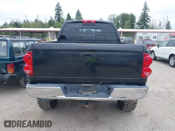 ✅ 2007 Dodge 1500 Laramie • VIN: 3D7KS19D97G746117 • Lot: 42509554. Wystawiony na IAAI z przebiegiem 121 548 mil. Bezpłatny archiwum sprzedaży aukcyjnych z USA i szczegółowy raport historii pojazdu na DreamBid. Zdjęcie 16.