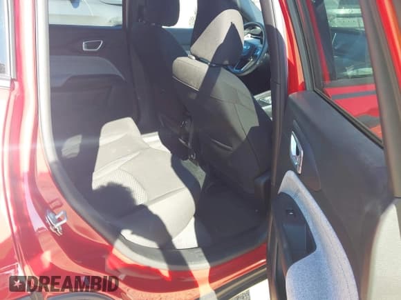 ✅ 2023 Jeep Compass Sport • VIN: 3C4NJDAN0PT518000 • Lot: 43092586. Wystawiony na IAAI z przebiegiem 12 271 mil. Bezpłatny archiwum sprzedaży aukcyjnych z USA i szczegółowy raport historii pojazdu na DreamBid. Zdjęcie 8.