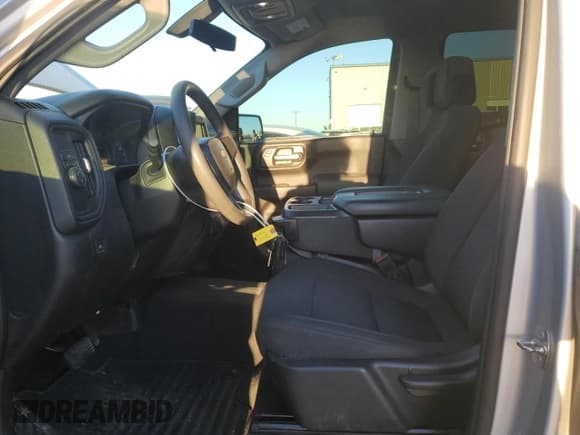 ✅ 2020 Chevrolet Silverado 1500 Custom • VIN: 1GCRWBEK8LZ171039 • Lot: 86540254. Wystawiony na Copart z przebiegiem 83 326 mil. Bezpłatny archiwum sprzedaży aukcyjnych z USA i szczegółowy raport historii pojazdu na DreamBid. Zdjęcie 7.