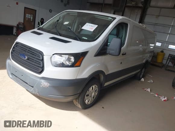 ✅ 2018 Ford Transit • VIN: 1FTYR2YM9JKA09684 • Lot: 41713012. Wystawiony na IAAI z przebiegiem 130 310 mil. Bezpłatny archiwum sprzedaży aukcyjnych z USA i szczegółowy raport historii pojazdu na DreamBid. Zdjęcie 2.