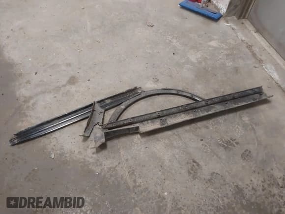 ✅ 2015 Ford Transit • VIN: 1FTSW3XV4FKA70964 • Lot: 42396252. Wystawiony na IAAI z przebiegiem 143 661 mil. Bezpłatny archiwum sprzedaży aukcyjnych z USA i szczegółowy raport historii pojazdu na DreamBid. Zdjęcie 12.