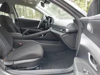 ✅ 2025 Hyundai Elantra SE • VIN: KMHLL4DG7SU912988 • Lot: 43346956. Listed on IAAI with 4,894 mi. Free auction sales archive from the USA and detailed vehicle history report at DreamBid. Image 5.