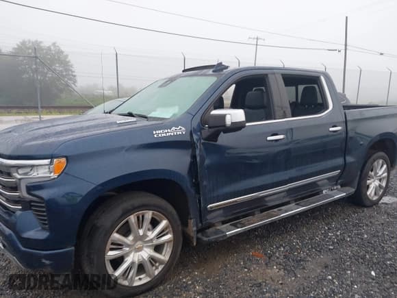 ✅ 2022 Chevrolet Silverado 1500 High Country • VIN: 3GCUDJET1NG668701 • Lot: 42859797. Wystawiony na IAAI z przebiegiem Nie podano. Bezpłatny archiwum sprzedaży aukcyjnych z USA i szczegółowy raport historii pojazdu na DreamBid. Zdjęcie 6.