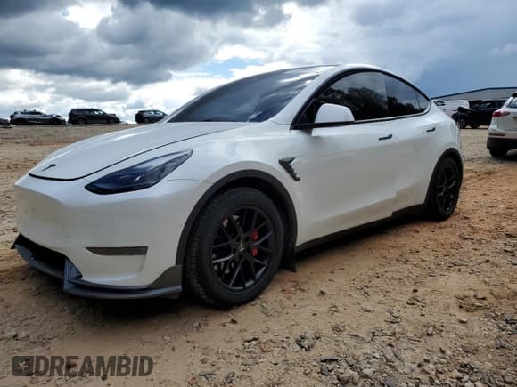 ✅ 2021 Tesla Model Y Performance • VIN: 5YJYGDEF3MF246650 • Lot: 81939935. Wystawiony na Copart z przebiegiem 62 175 mil. Bezpłatny archiwum sprzedaży aukcyjnych z USA i szczegółowy raport historii pojazdu na DreamBid. Zdjęcie 1.