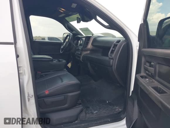 ✅ 2022 Ram 2500 Tradesman • VIN: 3C6UR5CJ3NG298322 • Lot: 43000975. Listed on IAAI with 97,692 mi. Free auction sales archive from the USA and detailed vehicle history report at DreamBid. Image 5.