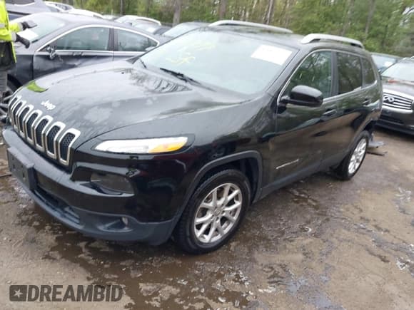 ✅ 2018 Jeep Cherokee Latitude Plus • VIN: 1C4PJLLX7JD504352 • Lot: 42015977. Listed on IAAI with 85,157 mi. Free auction sales archive from the USA and detailed vehicle history report at DreamBid. Image 18.