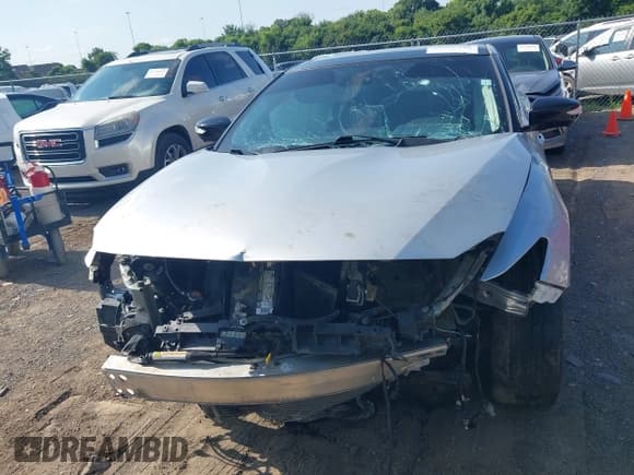 ✅ 2018 Nissan Maxima SV • VIN: 1N4AA6AP3JC408241 • Lot: 42765440. Wystawiony na IAAI z przebiegiem Nie podano. Bezpłatny archiwum sprzedaży aukcyjnych z USA i szczegółowy raport historii pojazdu na DreamBid. Zdjęcie 12.