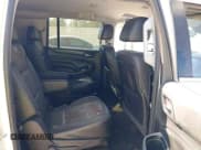 ✅ 2015 Chevrolet Suburban LT • VIN: 1GNSCJKC5FR657837 • Lot: 43414855. Wystawiony na IAAI z przebiegiem 168 264 mil. Bezpłatny archiwum sprzedaży aukcyjnych z USA i szczegółowy raport historii pojazdu na DreamBid. Zdjęcie 8.