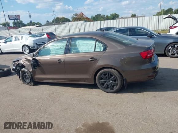 ✅ 2015 Volkswagen Jetta S • VIN: 3VWLA7AJ3FM272667 • Lot: 43372297. Listed on IAAI with 93,722 mi. Free auction sales archive from the USA and detailed vehicle history report at DreamBid. Image 14.