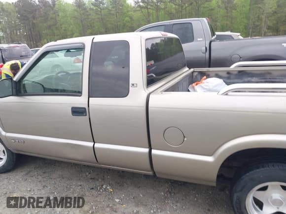 ✅ 2000 Chevrolet S-10 LS • VIN: 1GCCS1943Y8149888 • Лот: 41956794. Опубликован ранее на IAAI с пробегом 200 292 миль. Бесплатный доступ к архиву аукционных продаж из США и подробный отчёт об истории автомобиля на DreamBid. Изображение 14.