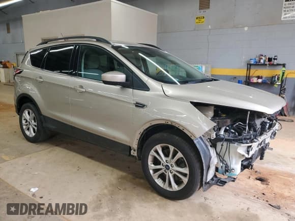 ✅ 2018 Ford Escape SE • VIN: 1FMCU9GDXJUC35817 • Lot: 82746185. Wystawiony na Copart z przebiegiem 59 003 mil. Bezpłatny archiwum sprzedaży aukcyjnych z USA i szczegółowy raport historii pojazdu na DreamBid. Zdjęcie 4.