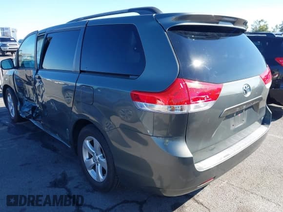 ✅ 2014 Toyota Sienna LE • VIN: 5TDKK3DC5ES458775 • Lot: 43588211. Listed on IAAI with 72,262 mi. Free auction sales archive from the USA and detailed vehicle history report at DreamBid. Image 3.