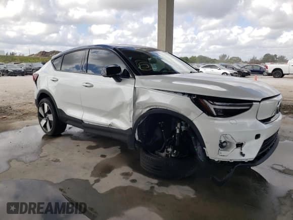 ✅ 2022 Volvo C40 Ultimate • VIN: YV4ED3GB5N2007036 • Лот: 47519903. Опубликован ранее на Copart с пробегом Не указан. Бесплатный доступ к архиву аукционных продаж из США и подробный отчёт об истории автомобиля на DreamBid. Изображение 4.