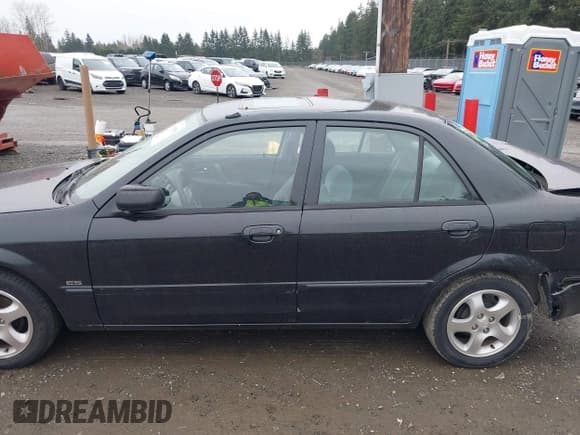 ✅ 2000 Mazda Protege ES • VIN: JM1BJ2231Y0266406 • Lot: 41830581. Wystawiony na IAAI z przebiegiem 91 375 mil. Bezpłatny archiwum sprzedaży aukcyjnych z USA i szczegółowy raport historii pojazdu na DreamBid. Zdjęcie 14.