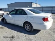 ✅ 2005 Toyota Camry LE • VIN: 4T1BF32K25U611800 • Lot: 92699075. Wystawiony na Copart z przebiegiem 137 898 mil. Bezpłatny archiwum sprzedaży aukcyjnych z USA i szczegółowy raport historii pojazdu na DreamBid. Zdjęcie 2.