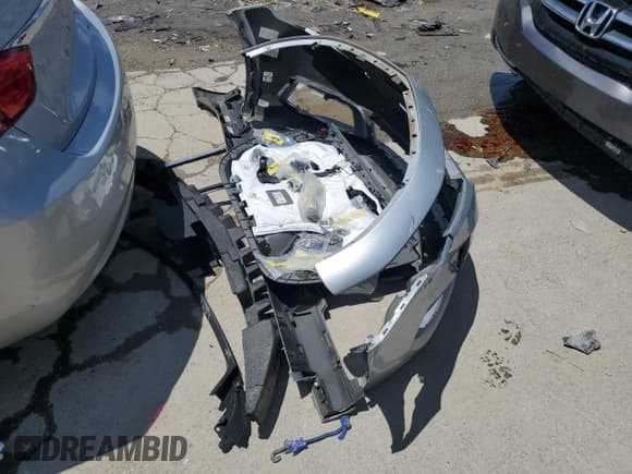 ✅ 2018 Chevrolet Impala LT • VIN: 2G1105SA0J9164033 • Лот: 61465184. Опубликован ранее на Copart с пробегом 104 208 миль. Бесплатный доступ к архиву аукционных продаж из США и подробный отчёт об истории автомобиля на DreamBid. Изображение 12.