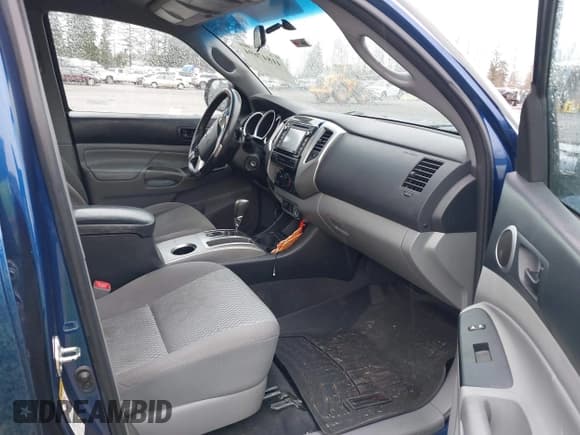 ✅ 2015 Toyota Tacoma PreRunner • VIN: 5TFKU4HNXFX006568 • Lot: 41847694. Wystawiony na IAAI z przebiegiem 129 872 mil. Bezpłatny archiwum sprzedaży aukcyjnych z USA i szczegółowy raport historii pojazdu na DreamBid. Zdjęcie 5.