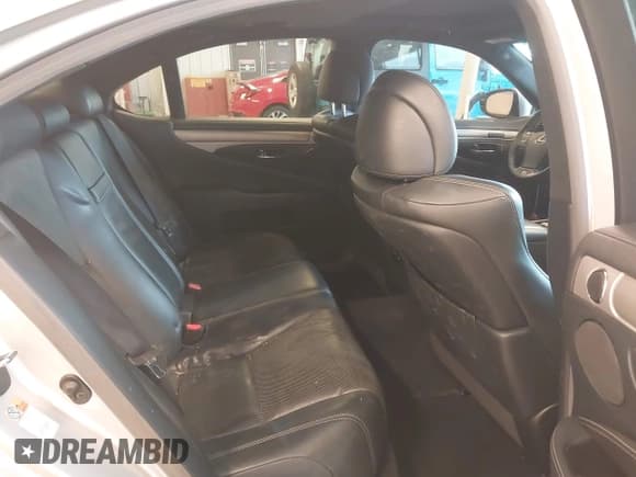 ✅ 2015 Lexus LS 460 • VIN: JTHCL5EF5F5025369 • Lot: 41942069. Listed on IAAI with 116,073 mi. Free auction sales archive from the USA and detailed vehicle history report at DreamBid. Image 8.