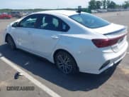 ✅ 2023 Kia Forte GT-Line • VIN: 3KPF54AD9PE575980 • Lot: 42728369. Wystawiony na IAAI z przebiegiem 28 294 mil. Bezpłatny archiwum sprzedaży aukcyjnych z USA i szczegółowy raport historii pojazdu na DreamBid. Zdjęcie 3.