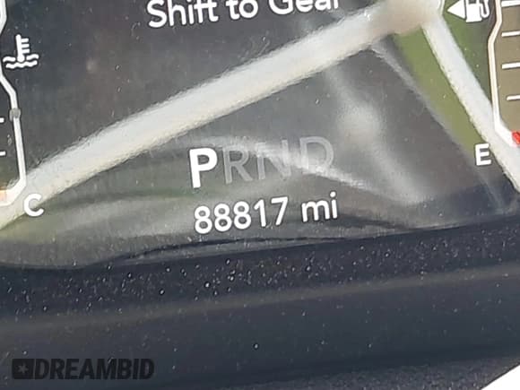 ✅ 2019 Jeep Wrangler Unlimited Sahara • VIN: 1C4HJXEN0KW596045 • Lot: 43175137. Wystawiony na IAAI z przebiegiem 88 817 mil. Bezpłatny archiwum sprzedaży aukcyjnych z USA i szczegółowy raport historii pojazdu na DreamBid. Zdjęcie 15.