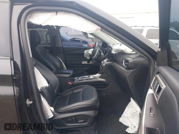 ✅ 2020 Ford Explorer XLT • VIN: 1FMSK8DH3LGC76827 • Lot: 41942722. Wystawiony na IAAI z przebiegiem 120 445 mil. Bezpłatny archiwum sprzedaży aukcyjnych z USA i szczegółowy raport historii pojazdu na DreamBid. Zdjęcie 5.