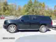 2014 Chevrolet Suburban LT z VIN 1GNSKJE75ER101169, wystawiony jako IAAI lot #43446590 z przebiegiem Nie podano mil oraz . Historia ofert i sprzedaży dostępna na DreamBid. Obrazek 13.