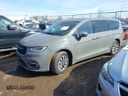✅ 2022 Chrysler Pacifica Hybrid Limited • VIN: 2C4RC1S71NR143650 • Лот: 41701707. Опубликован ранее на IAAI с пробегом 32 094 миль. Бесплатный доступ к архиву аукционных продаж из США и подробный отчёт об истории автомобиля на DreamBid. Изображение 2.