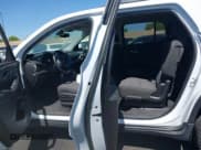 ✅ 2018 Chevrolet Traverse LT Cloth • VIN: 1GNERGKW2JJ165735 • Lot: 43156155. Wystawiony na IAAI z przebiegiem 96 583 mil. Bezpłatny archiwum sprzedaży aukcyjnych z USA i szczegółowy raport historii pojazdu na DreamBid. Zdjęcie 8.