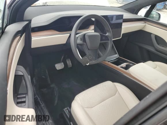 ✅ 2025 Tesla Model X • VIN: 7SAXCDE56SF462684 • Lot: 68776475. Wystawiony na Copart z przebiegiem 6 168 mil. Bezpłatny archiwum sprzedaży aukcyjnych z USA i szczegółowy raport historii pojazdu na DreamBid. Zdjęcie 8.