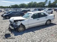 ✅ 1998 Mercedes-Benz C 230/260/280/320 • VIN: WDBHA23G0WA608980 • Lot: 64308315. Wystawiony na Copart z przebiegiem 176 172 mil. Bezpłatny archiwum sprzedaży aukcyjnych z USA i szczegółowy raport historii pojazdu na DreamBid. Zdjęcie 1.