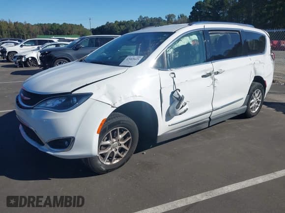 ✅ 2020 Chrysler Pacifica Touring L • VIN: 2C4RC1BG6LR284162 • Lot: 43465625. Listed on IAAI with 83,027 mi. Free auction sales archive from the USA and detailed vehicle history report at DreamBid. Image 17.
