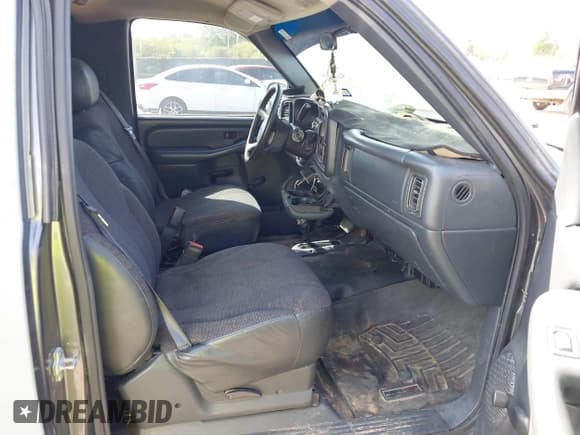 ✅ 2000 Chevrolet Silverado 1500 • VIN: 1GCEK14V3YZ229677 • Lot: 42687797. Listed on IAAI with 211,469 mi. Free auction sales archive from the USA and detailed vehicle history report at DreamBid. Image 5.